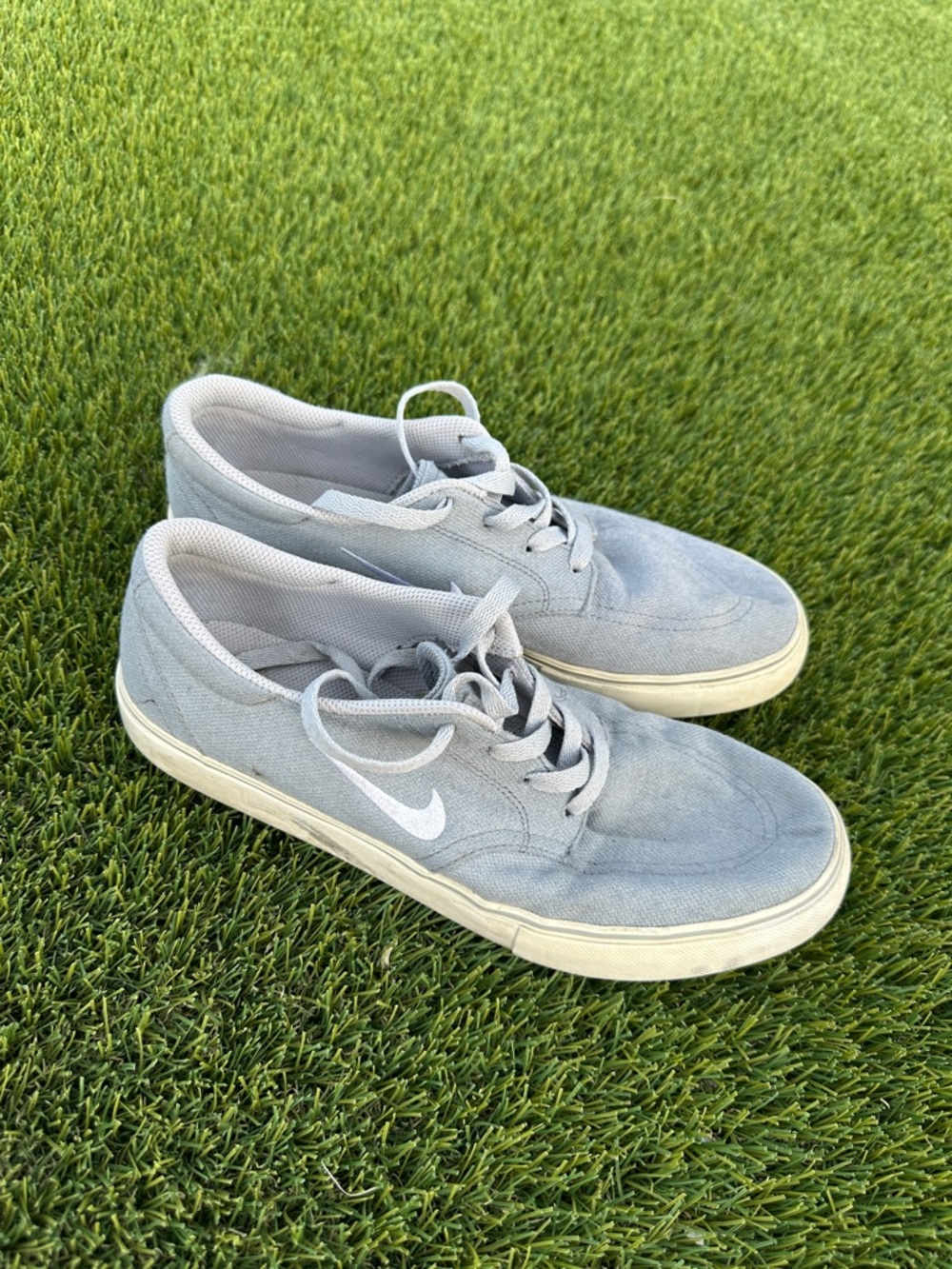 Nike Men’s Light Gray Canvas Low-Top Sneakers